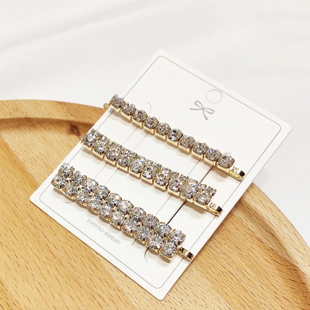 Gold toned square hair accessories